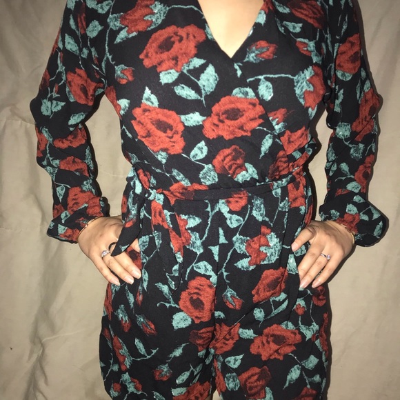 Black red rose jump suit - Picture 1 of 3